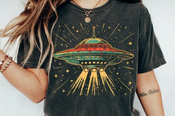 Download Vintage Retro UFO Flying Saucer Space Alien Sci-Fi T-Shirt Design Png - Png Collection